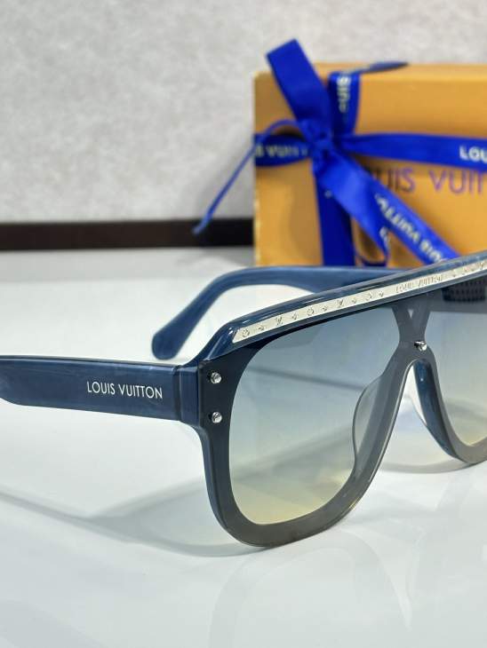 Picture of Louis Vuitton Sunglasses _SKUfw76440445fw